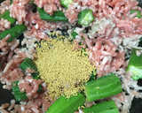 豚ひき肉とオクラの粒みそ炒め作り方3写真