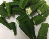 豚ひき肉とオクラの粒みそ炒め作り方2写真