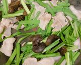 豚肉ときくらげ入りニラ卵作り方4写真