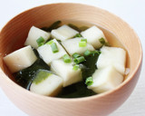 簡単美味しい【はんぺんとわかめのお吸い物作り方4写真