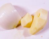 じゃがいもと玉ねぎのみそ汁作り方1写真