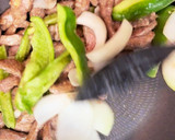 牛肉と玉ねぎとピーマンのオイスター炒め作り方5写真