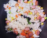 ミックスベジタブルとウィンナーの焼き飯作り方3写真