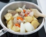 基本の肉じゃが。無水調理でこっくり甘辛♩作り方3写真