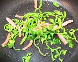ピーマンのケチャップ炒め(写真はピザ風)作り方2写真