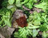 牛肉とブロッコリーのピリ辛しょうゆ炒め作り方3写真