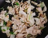 豚バラとキャベツ、しめじのピリ辛塩ダレ丼作り方4写真