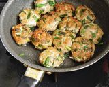 ☆簡単☆餃子の中身風つくね作り方4写真