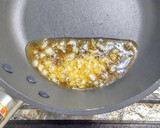 豚こま肉とナメコとシメジの塩昆布炒め作り方2写真