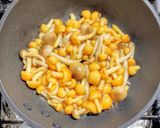 豚こま肉とナメコとシメジの塩昆布炒め作り方4写真