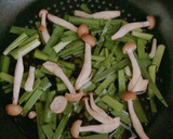 麺つゆで作る♪ニラとしめじの卵とじ作り方3写真