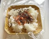 鮭と塩昆布（昆布の佃煮）の二刀流おにぎり作り方3写真
