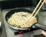 速攻☆豚肉ともやしのフライパン蒸し作り方1写真