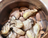 冷凍蒸し牡蠣と茹で落花生の酒蒸し作り方2写真
