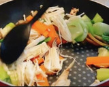 ラー油が決め手！青梗菜とさつま揚げ炒め。作り方2写真