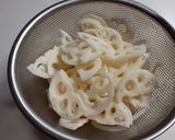 ナンプラー仕上げ☆れんこんの塩キンピラ作り方1写真