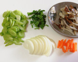 セロリと舞茸の野菜たっぷりコンソメスープ作り方3写真