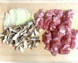 舞茸&玉ねぎと豚肉炒め作り方1写真
