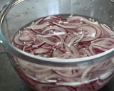 赤玉ねぎとひき肉のエスニック風サラダ作り方1写真