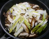 簡単！ピリ辛すき焼き　しいたけたっぷり作り方3写真
