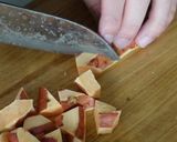 サツマイモと豚肉の味噌汁作り方1写真