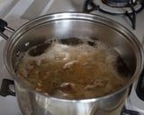 サツマイモと豚肉の味噌汁作り方3写真