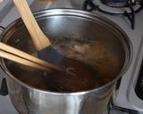 サツマイモと豚肉の味噌汁作り方4写真