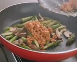 アスパラと椎茸、舞茸の肉味噌炒め作り方6写真