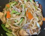 きのこたっぷり！具だくさん焼きうどん作り方6写真
