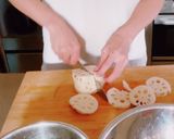 《加賀れんこん農家》蓋が重い鍋で筑前煮作り方2写真
