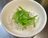 シメの一杯のための大葉しらす和え作り方1写真