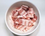 焼肉用の豚バラ肉と冷凍の里芋で照り煮作り方2写真