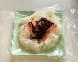 明太子と昆布（塩　佃煮）の二刀流おにぎり作り方3写真