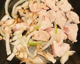 舞茸入り親子丼、大葉のせ。作り方3写真