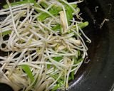 ニンニク醤油&生姜で焼きうどん作り方2写真