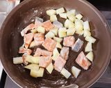 m秋鮭(生鮭)とじゃがいもの甘辛炒め作り方4写真