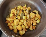 m秋鮭(生鮭)とじゃがいもの甘辛炒め作り方7写真