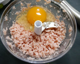簡単！バオバーガー　魚肉ソーセージエッグ作り方1写真
