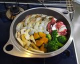 海老、タコ、野菜、きのこのアヒージョ作り方3写真
