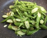 丸オクラとモロッコインゲンの大蒜炒め作り方2写真