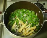 寒い日に牛肉入り野菜味噌汁キノコや人参作り方1写真