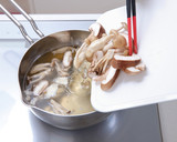 旬を堪能♪秋鮭ときのこの味噌汁作り方3写真