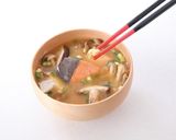 旬を堪能♪秋鮭ときのこの味噌汁作り方5写真