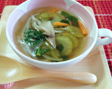 セロリと舞茸の野菜たっぷりコンソメスープ作り方8写真