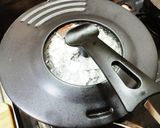 超簡単!豚肉と平茸の味噌マヨホイル蒸焼き作り方7写真