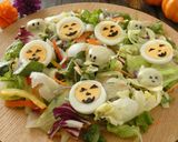 卵とミートボールおばけのハロウィンサラダ作り方6写真