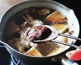 さつま揚げとワカメの赤だし味噌汁作り方3写真
