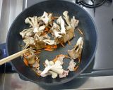 ご飯がすすむ!「豚肉とまいたけの炒め物」作り方4写真