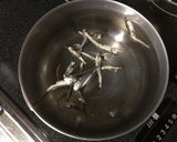 油揚げ玉子の巾着とワカメのほっこり味噌汁作り方1写真