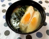 油揚げ玉子の巾着とワカメのほっこり味噌汁作り方11写真